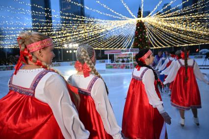 Ледовое выступление \"Советское ретро\" в Москве