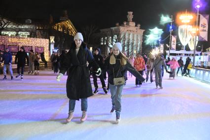 Каток на ВДНХ в Москве