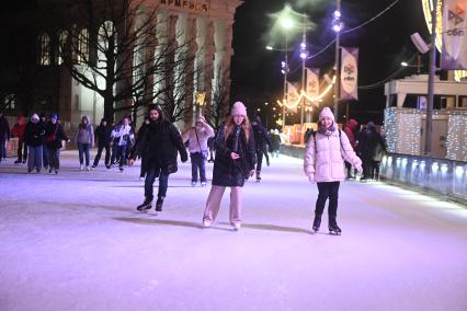 Каток на ВДНХ в Москве