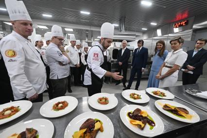 Сергей Кравцов и Сергей Собянин открыли новый кулинарный полигон в Москве