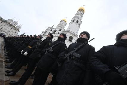 Церемония приведения к присяге военнослужащих Президентского полка на Соборной площади Кремля