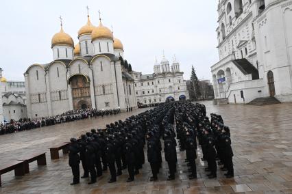 Церемония приведения к присяге военнослужащих Президентского полка на Соборной площади Кремля