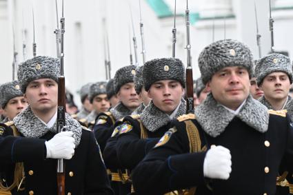 Церемония приведения к присяге военнослужащих Президентского полка на Соборной площади Кремля