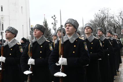 Церемония приведения к присяге военнослужащих Президентского полка на Соборной площади Кремля