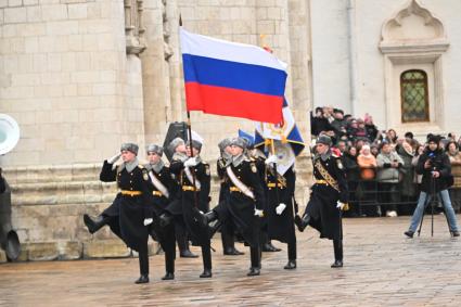 Церемония приведения к присяге военнослужащих Президентского полка на Соборной площади Кремля