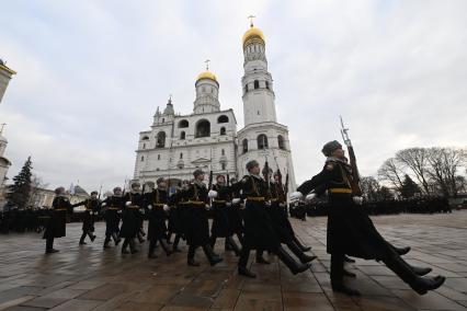 Церемония приведения к присяге военнослужащих Президентского полка на Соборной площади Кремля