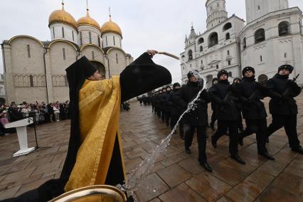 Церемония приведения к присяге военнослужащих Президентского полка на Соборной площади Кремля