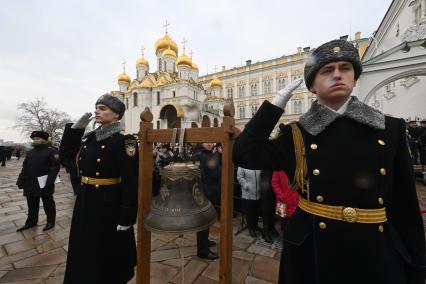 Церемония приведения к присяге военнослужащих Президентского полка на Соборной площади Кремля