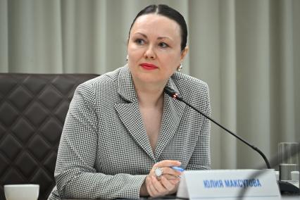 Юлия Максутова