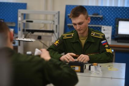 Занятия курсантов военной академии связи им.С.М.Буденного в Санкт-Петербурге