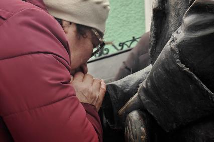 Верующие молятся день памяти Святой Блаженной Ксении Петербургской в Санкт-Петербурге