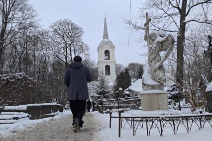 Верующие молятся день памяти Святой Блаженной Ксении Петербургской в Санкт-Петербурге