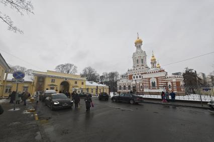 Верующие молятся день памяти Святой Блаженной Ксении Петербургской в Санкт-Петербурге