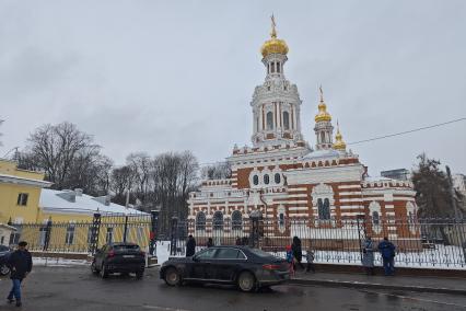 Верующие молятся день памяти Святой Блаженной Ксении Петербургской в Санкт-Петербурге