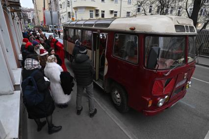 Автобус с розами в Москве