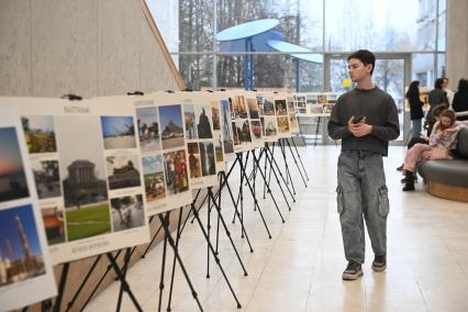 Открытие фотовыставки \"Мир глазами жен российских дипломатов\" в Москве