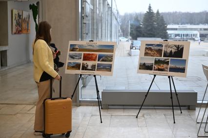 Открытие фотовыставки \"Мир глазами жен российских дипломатов\" в Москве