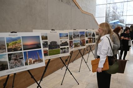 Открытие фотовыставки \"Мир глазами жен российских дипломатов\" в Москве