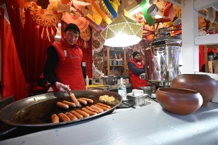 Празднование Масленицы на Манежной площади