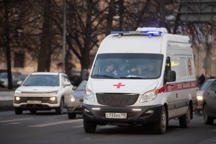 Последствия ДТП, где из-за наезда автобуса на остановку погиб один человек