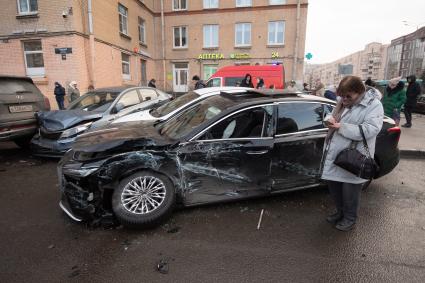 Последствия ДТП, где из-за наезда автобуса на остановку погиб один человек