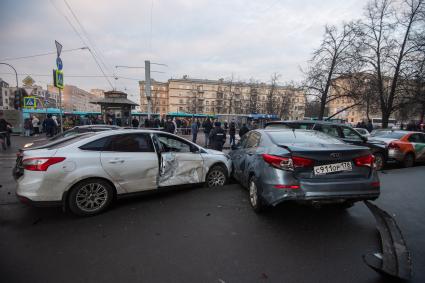 Последствия ДТП, где из-за наезда автобуса на остановку погиб один человек