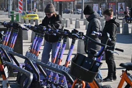 Открытие сезона велопроката и аренды электросамокатов в Москве