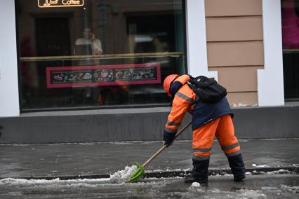 В Москве выпал снег