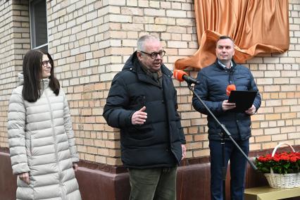 Открытие мемориальной доски журналисту Василию Пескову