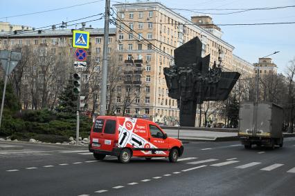 Дорожные знаки на улицах города