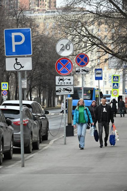 Дорожные знаки на улицах города