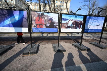 Открытие фотовыставки о путешествии школьников в Антарктиду