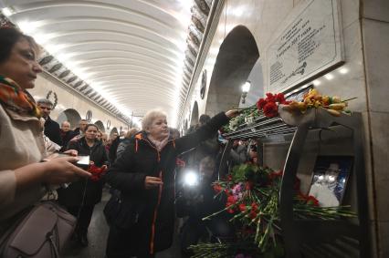 Траурные мероприятия в 8-ю годовщину со дня терракта на станции метро Технологический институт\" в Петербурге
