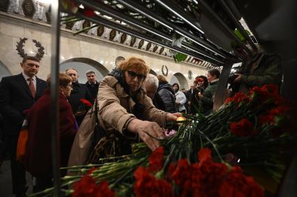Траурные мероприятия в 8-ю годовщину со дня терракта на станции метро Технологический институт\" в Петербурге