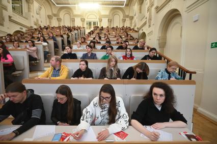 Всероссийская акция Тотальный диктант\" в Санкт-Петербурге