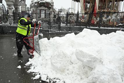 Апрельский снег в Москве