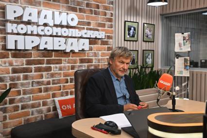 Константин Анохин на радиостанции \"Комсомольская правда\"