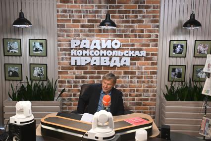 Константин Анохин на радиостанции \"Комсомольская правда\"