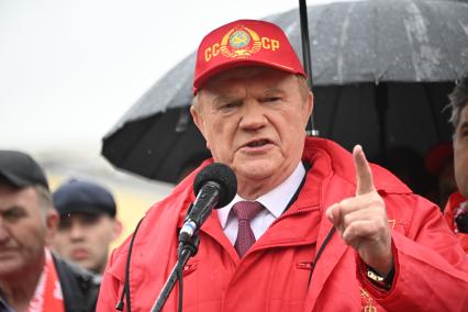 Геннадий Зюганов на Первомайском шествии КПРФ