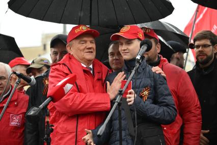 Геннадий Зюганов на Первомайском шествии КПРФ