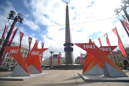 Помывка обелиска Город Герой - Ленинград\" в Петербурге