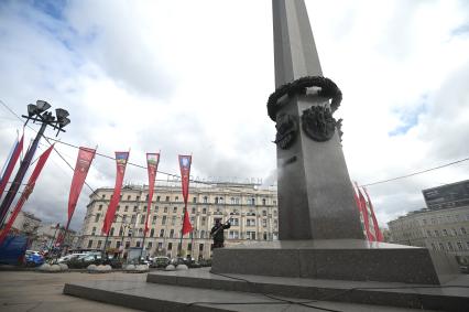 Помывка обелиска Город Герой - Ленинград\" в Петербурге