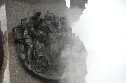Помывка обелиска Город Герой - Ленинград\" в Петербурге