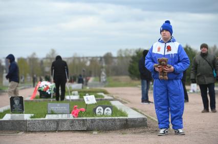 Возложение цветов к мемориальному комплексу Невский пятачок\"