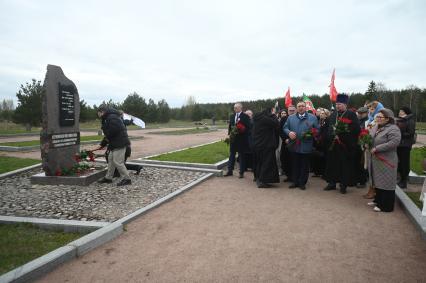 Возложение цветов к мемориальному комплексу Невский пятачок\"
