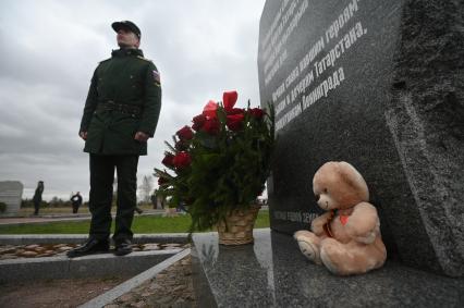 Возложение цветов к мемориальному комплексу Невский пятачок\"