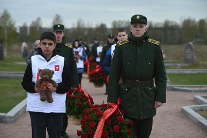 Возложение цветов к мемориальному комплексу Невский пятачок\"