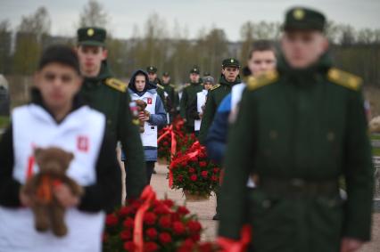 Возложение цветов к мемориальному комплексу Невский пятачок\"