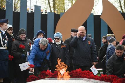 Зажжение вечного огня в рамках акции Храним огонь Победы\" в Петербурге