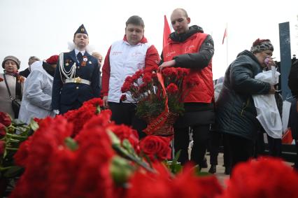 Зажжение вечного огня в рамках акции Храним огонь Победы\" в Петербурге